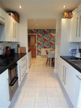 KITCHEN/DINING ROOM: