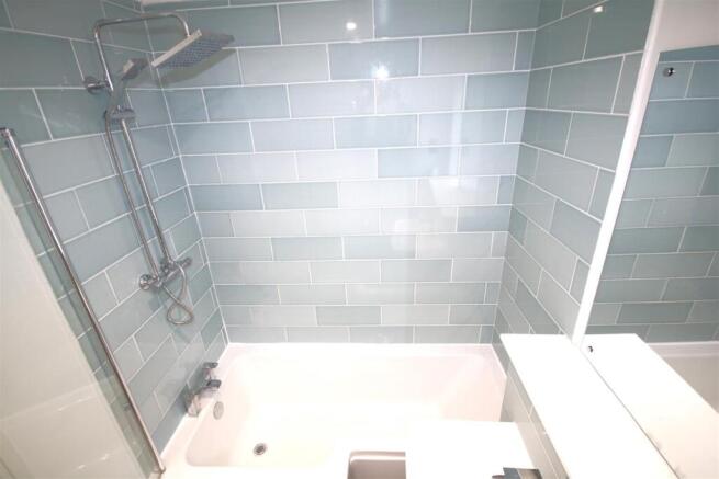 Family Bathroom b.JPG