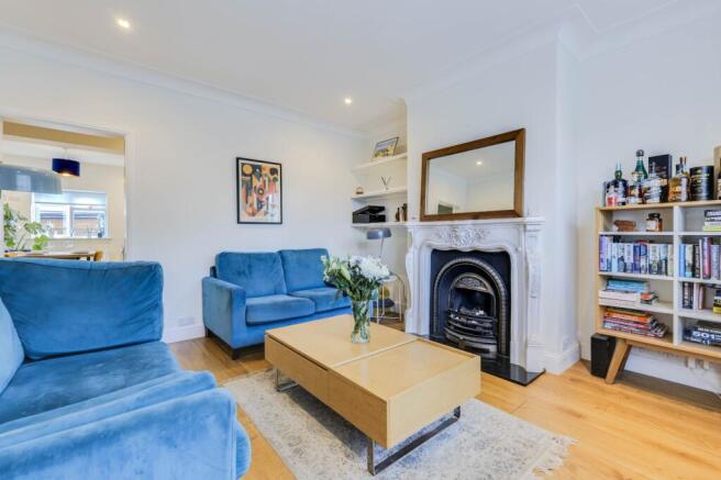 4 bed Semi-Detached for sale Image 3
