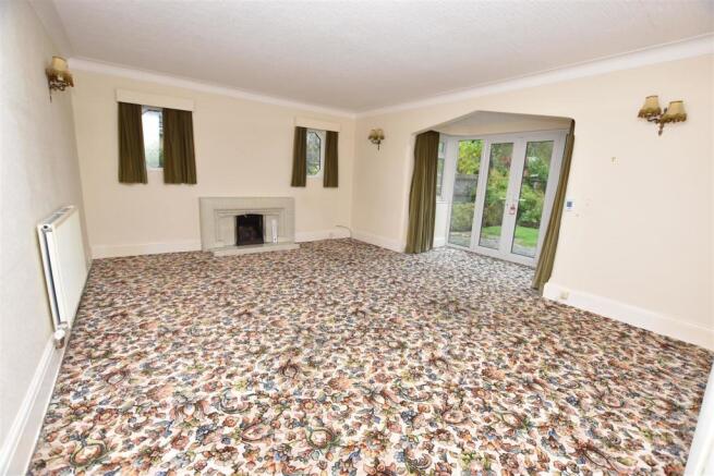SITTING / DINING ROOM