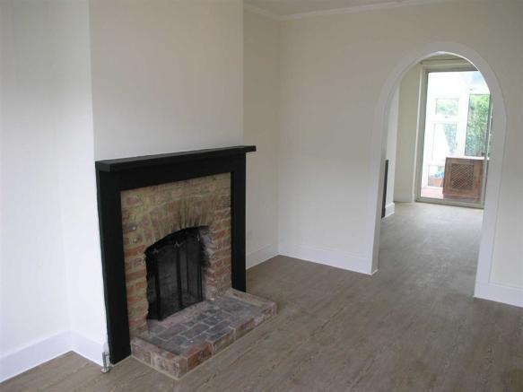 23 Vincam Close living room.jpg
