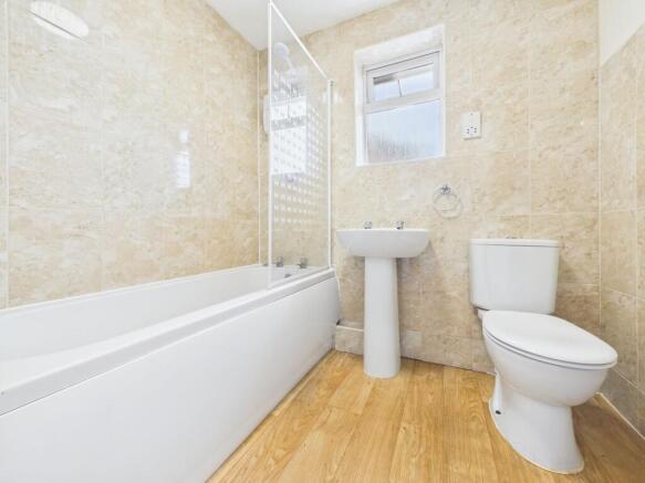 2 bed Semi-Detached Bungalow to rent Image 7