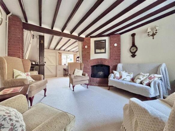 DOUBLE SITTING ROOM
