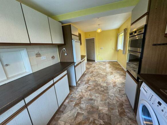 KITCHEN DINING AREA.jpg