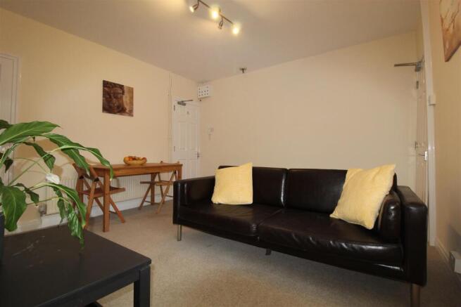 1 bed Apartment to rent Image 2