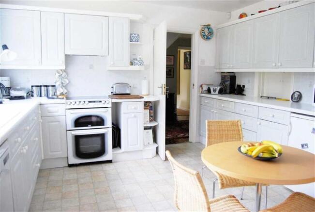 KITCHEN/BREAKFAST RO