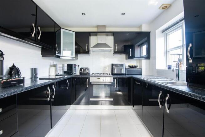 Kitchen / Dining