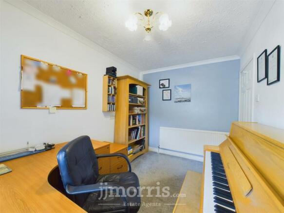 CAM03686G0-PR0133-STILL003.jpg