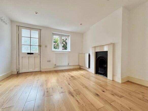 SITTING ROOM.jpg
