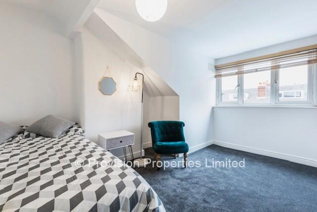 5 bed Terraced to rent Image 8