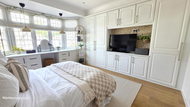 FRONT BEDROOM