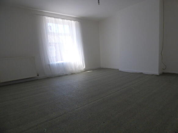 Main bedroom (NEW CARPETS WILL BE FITTED)