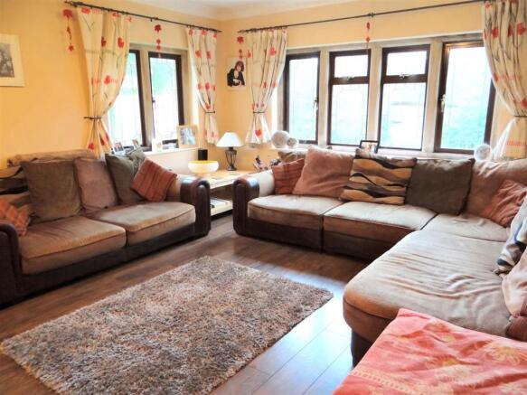 SittingRoom.JPG
