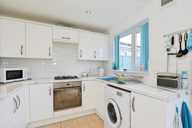 Firtree Close, Winsford photo 4