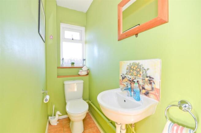 Cloakroom WC.JPG