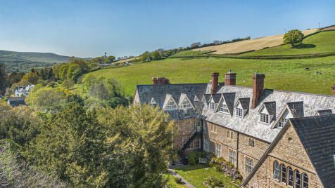 Devon House, Bovey Tracey