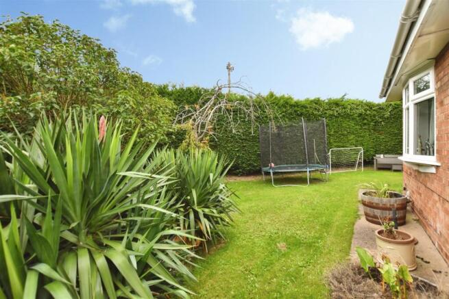 55db1d49-garden.JPG