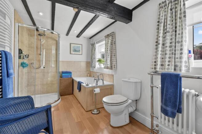 5 bed Semi-Detached for sale Image 11