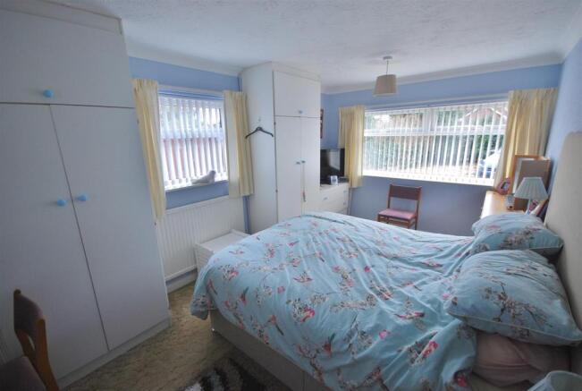 MASTER BEDROOM: