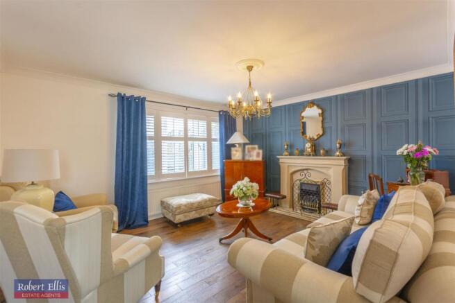 Lounge/Sitting Room