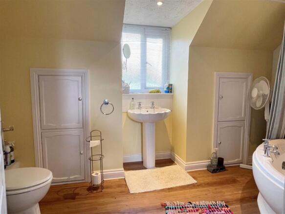 En Suite 1.JPG