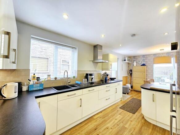 2 bed Semi-Detached Bungalow for sale Image 4