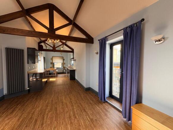 2 bed Flat to rent Image 5