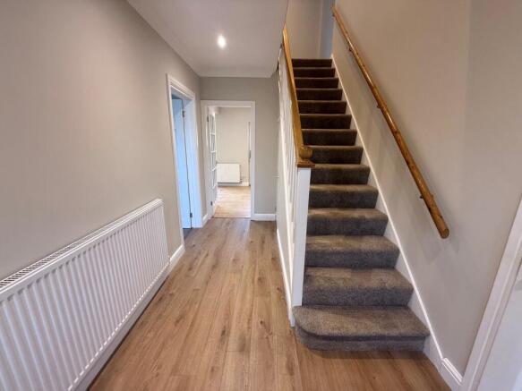 5 bed Semi-Detached to rent Image 8