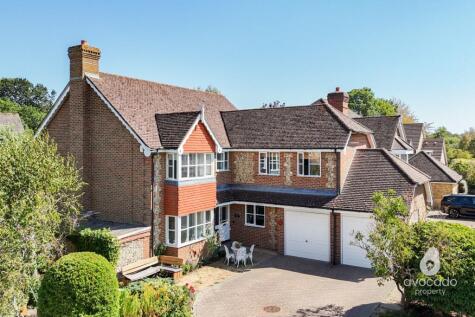 Curlys Way, Swallowfield, RG7