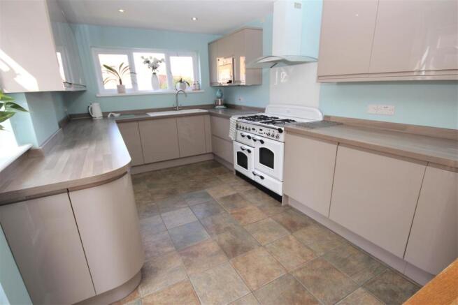 kitchen 2 .jpg