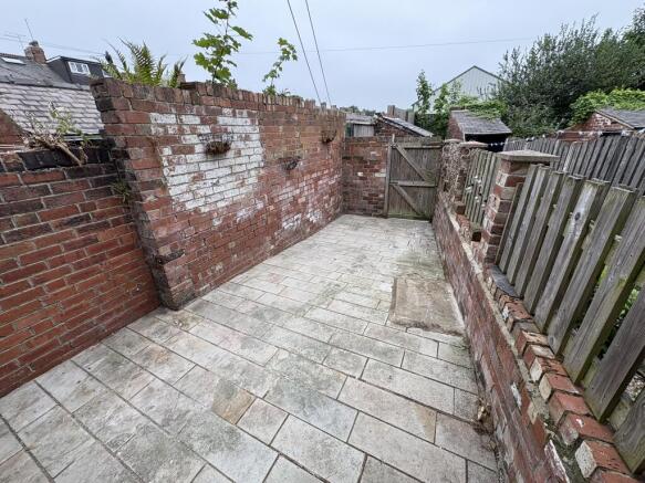 2 bed Terraced to rent Image 8