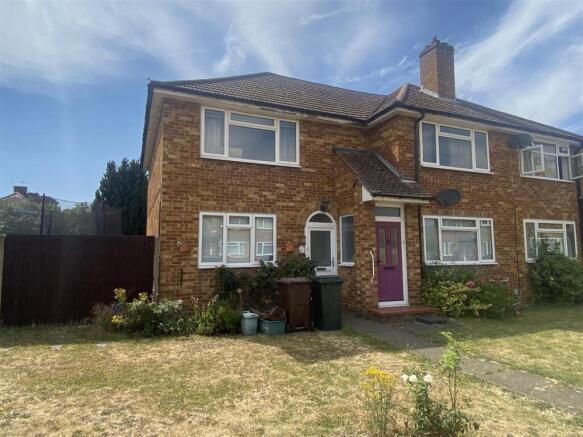 1 Manns Close Exterior 2.jpeg