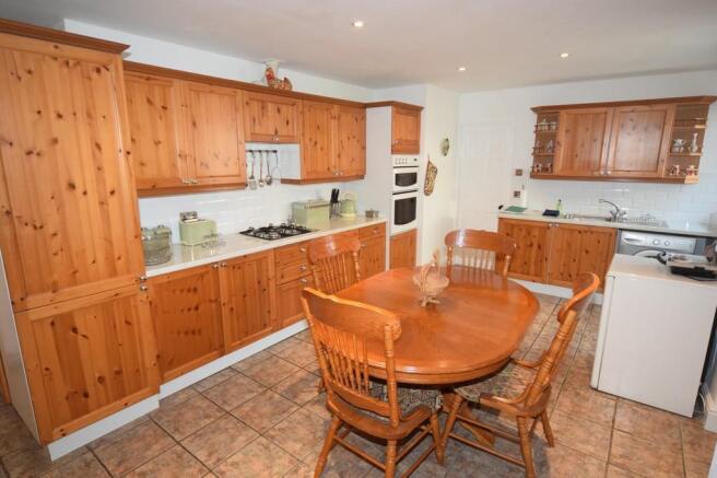 KITCHEN DINER