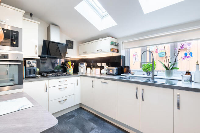 KITCHEN RIGHT