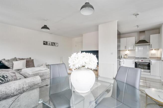 63 New Meadow Close_10.jpg