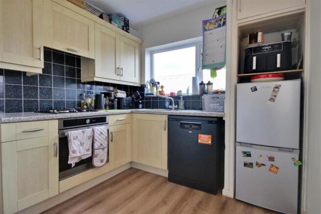 3 bed Semi-Detached for sale Image 3