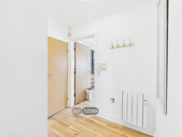 2 bed Apartment to rent Image 8