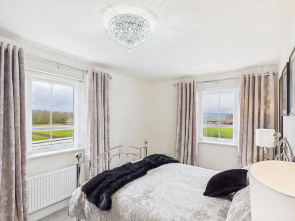 4 bed Detached for sale Image 12
