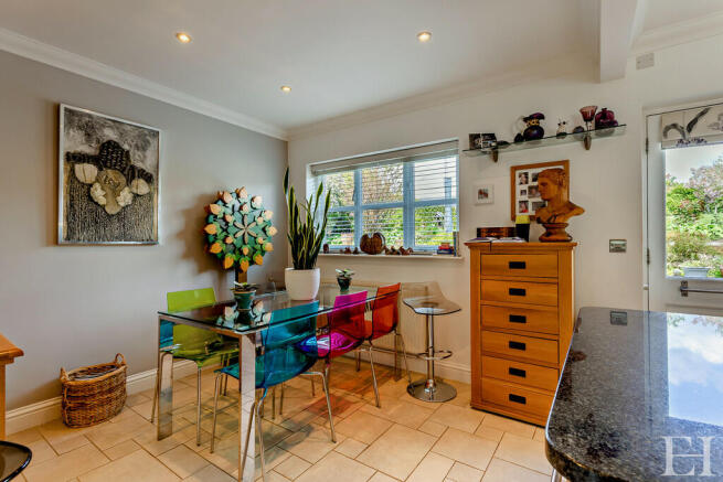 8574160-interiorW...