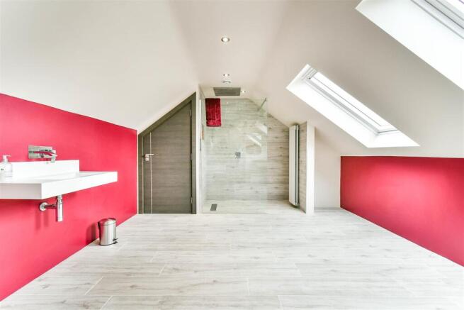 6 bed Detached for sale Image 12