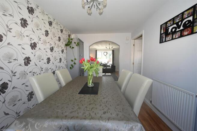 4 bed Detached for sale Image 7