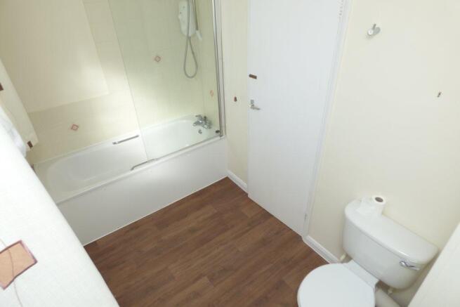 Ferry Road, bathroom