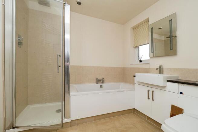 3 bed Flat for sale Image 12