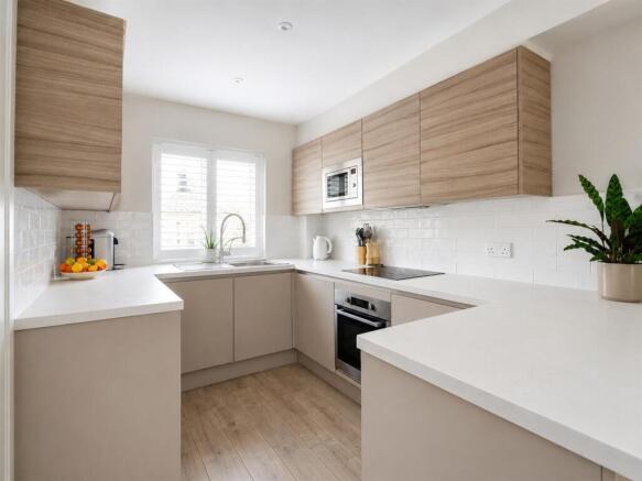 Kitchen a.jpg