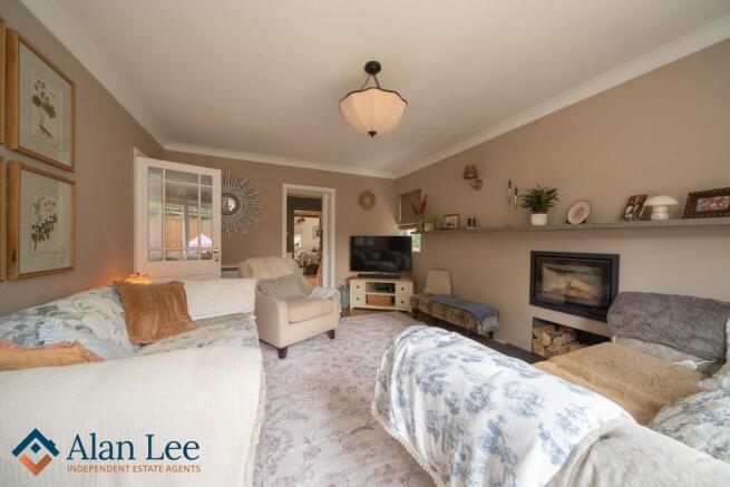 Orchard Close, Macclesfield, SK11 8JX photo 4