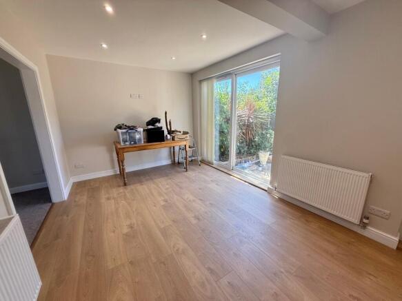 5 bed Semi-Detached to rent Image 7