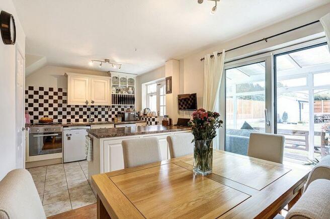 KITCHEN DINER