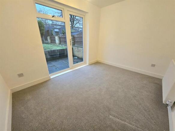2 bed Semi-Detached Bungalow to rent Image 5