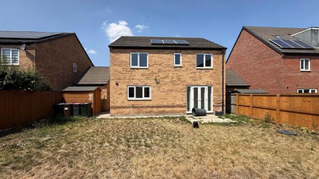4 bed Detached to rent Image 8