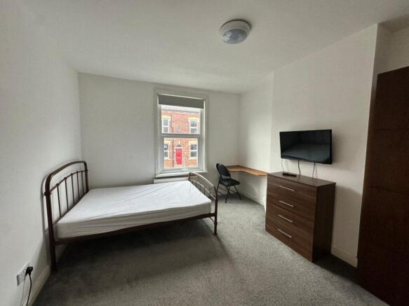 3 bed Terraced to rent Image 10